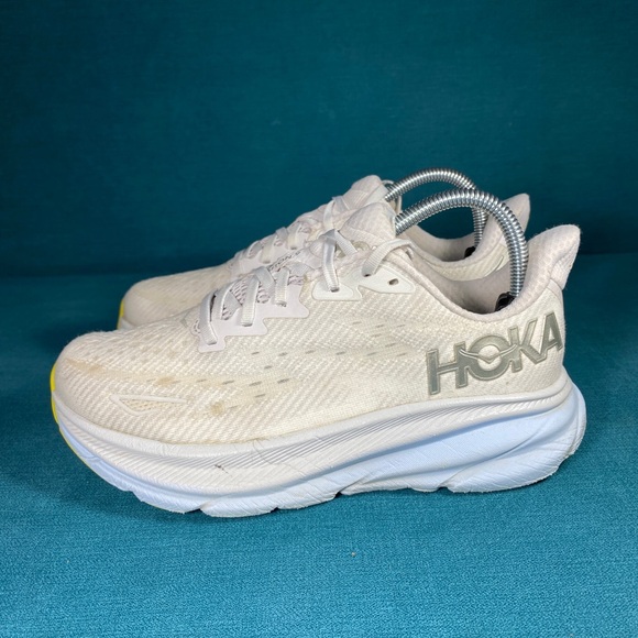 Hoka Shoes - Size 7 - Women’s Hoka One Clifton Gray shoes